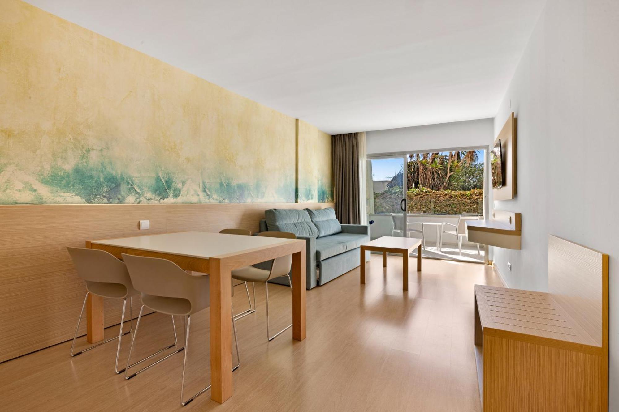 Aparthotel Fontanellas Playa 4*